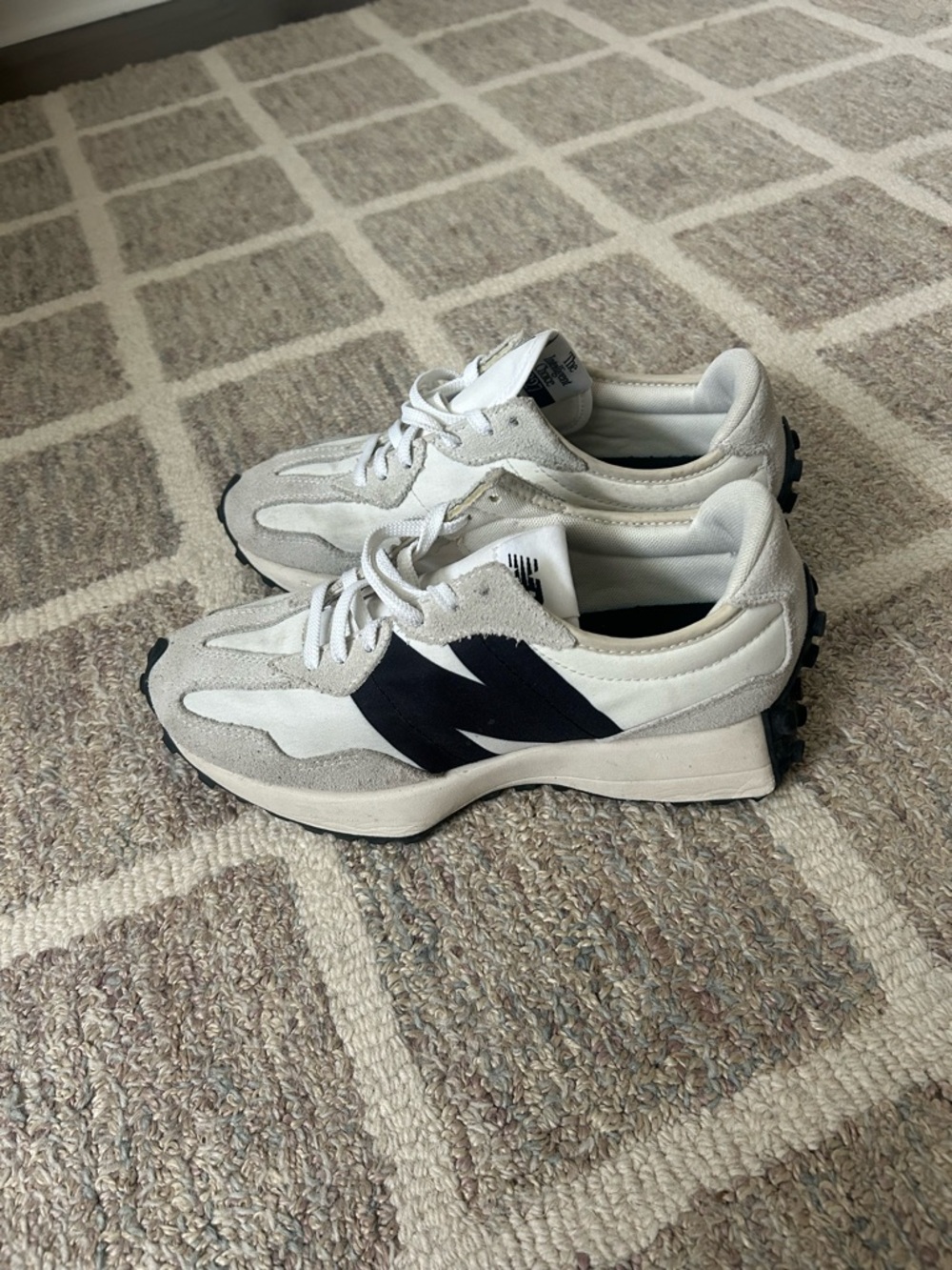 New Balance Women’s 327 Sneakers - Picture 4 of 7